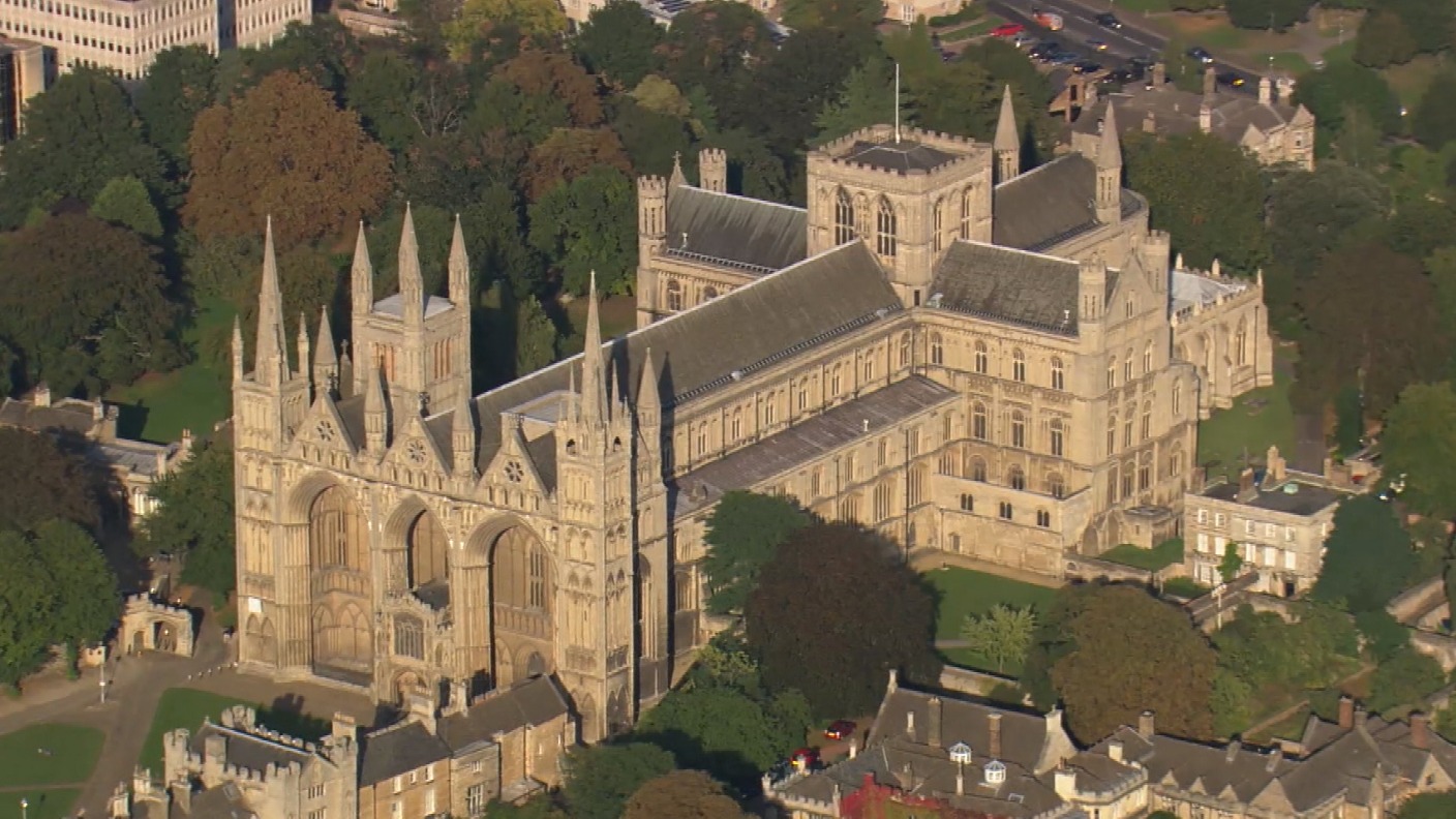 Peterborough england. Кафедральный собор Питерборо. Собор в Питерборо Англия. Питерборо Монастырская Церковь. Город Peterborough в Великобритании.