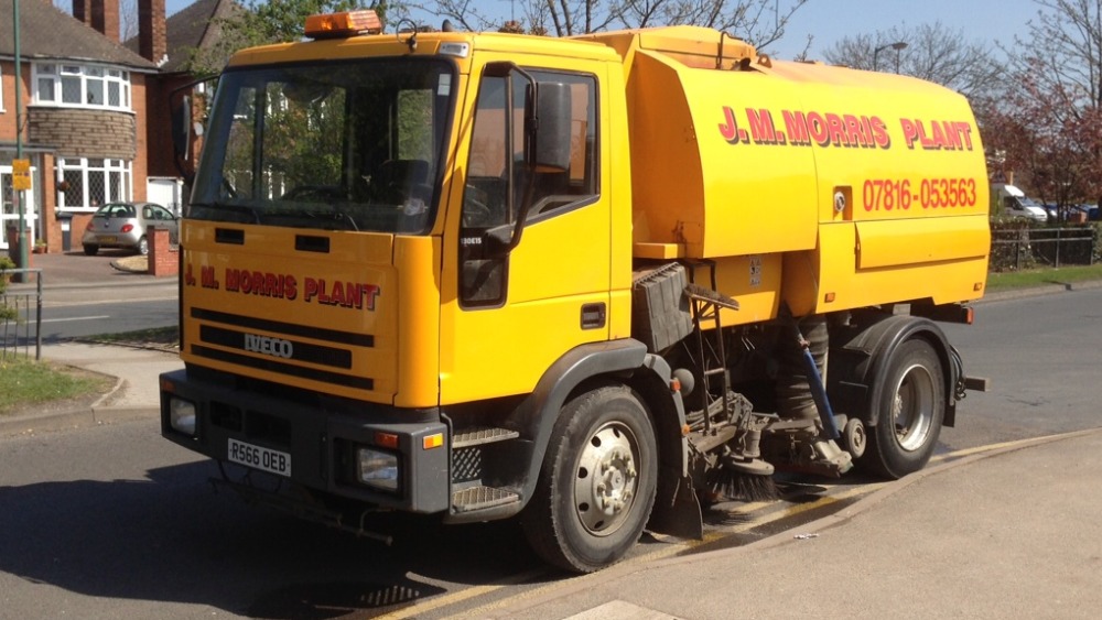 Runaway road sweeper's crashes cause chaos | ITV News Central