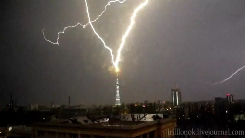 Video shows lightning strike Russian TV tower | ITV News