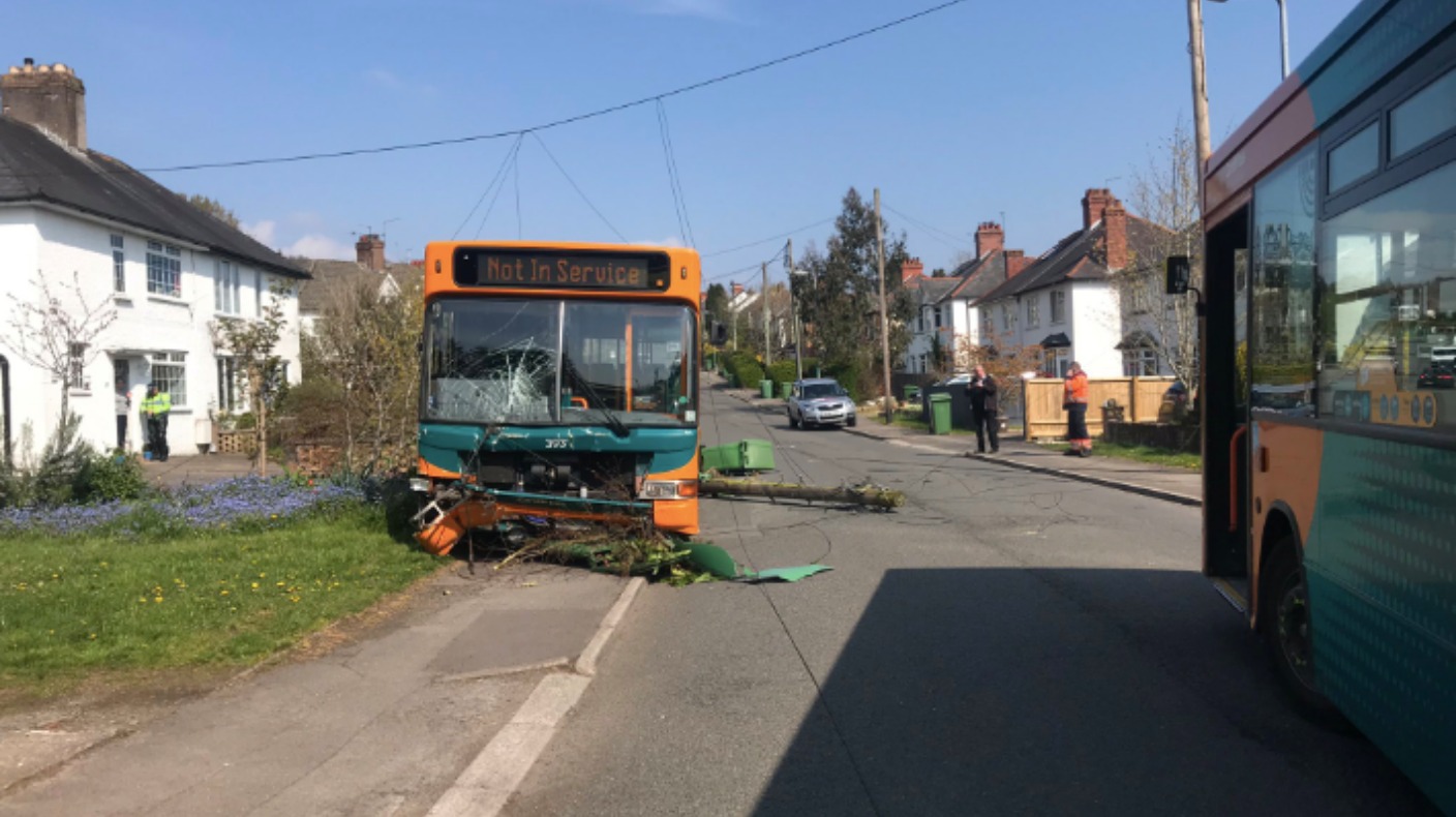 Cardiff Bus Crash Brings Down Telegraph Pole In Rhiwbina Itv News Wales