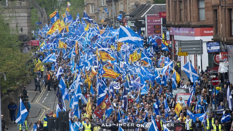Tens of thousands take part in rally after march for independence ...