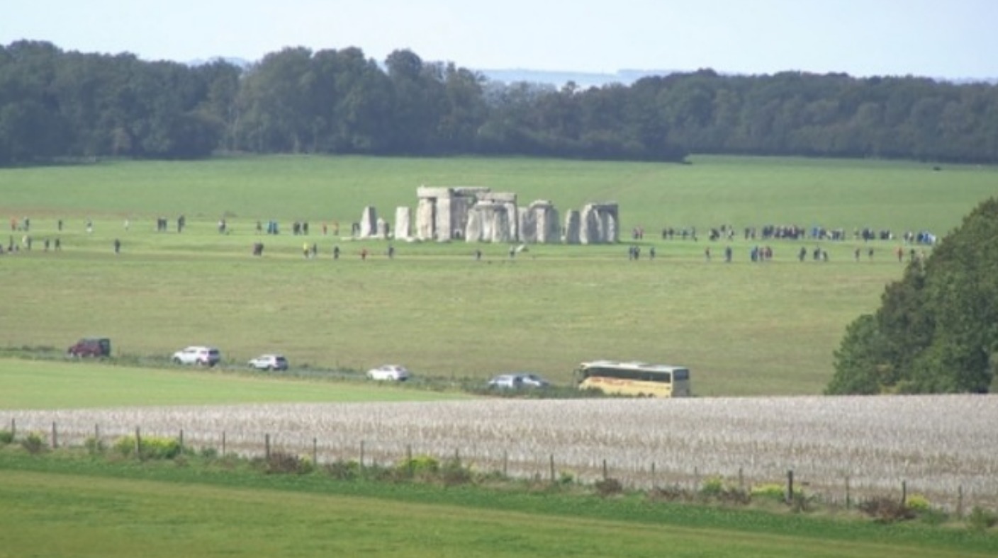 A303 near Stonehenge closed because of serious crash ITV News