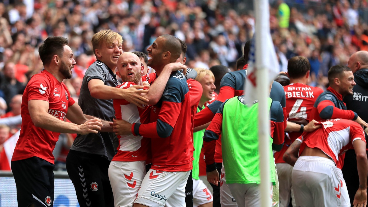 Charlton Beat Sunderland And Reach The Championship With Last Gasp Goal ...