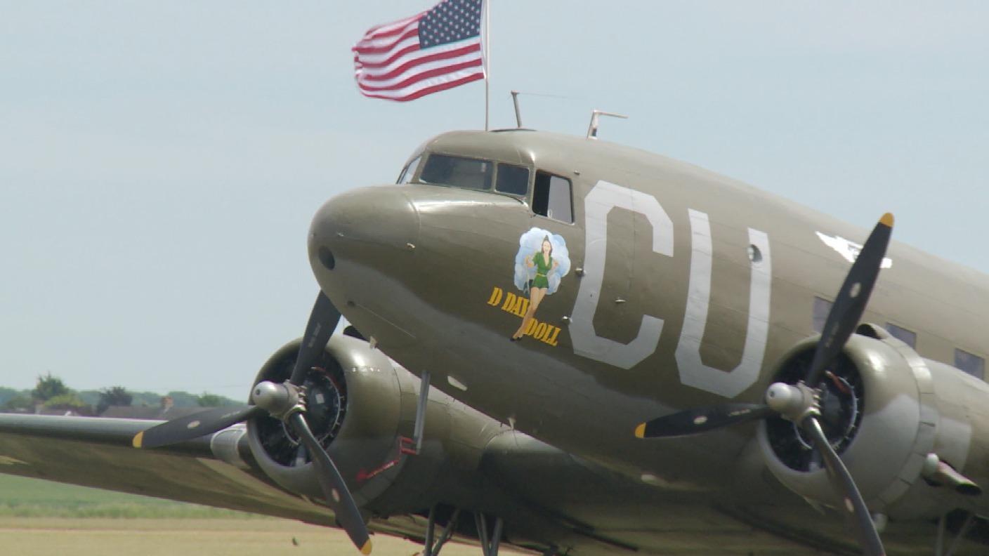 Dakota Aircraft Land At Duxford Ahead Of 75th D Day Anniversary Itv
