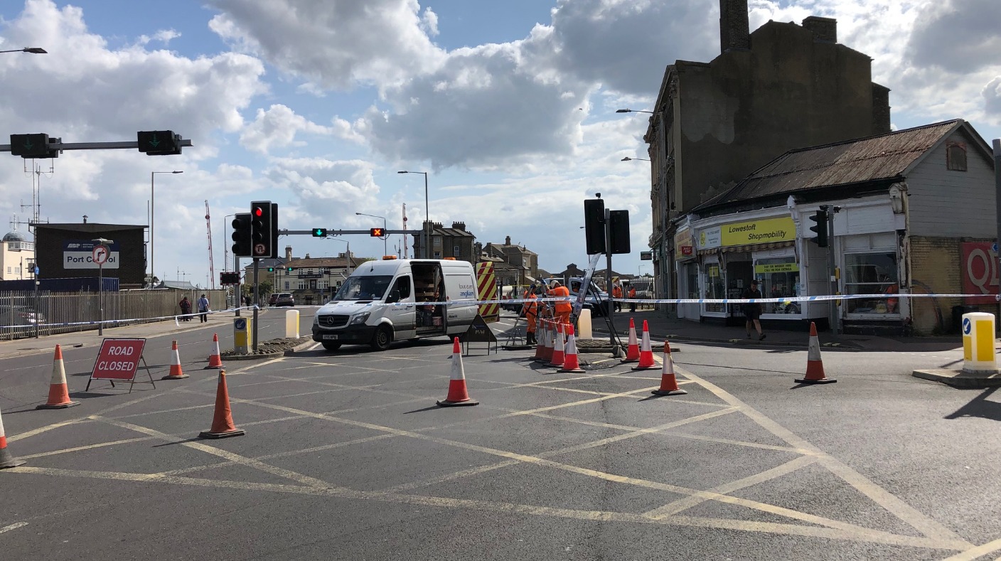 Sinkhole closes Bascule Bridge in Lowestoft northbound ITV News