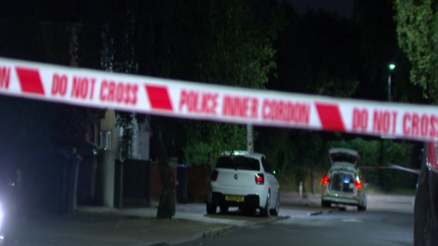 Murder probe launched after man found dead in north London park | ITV News
