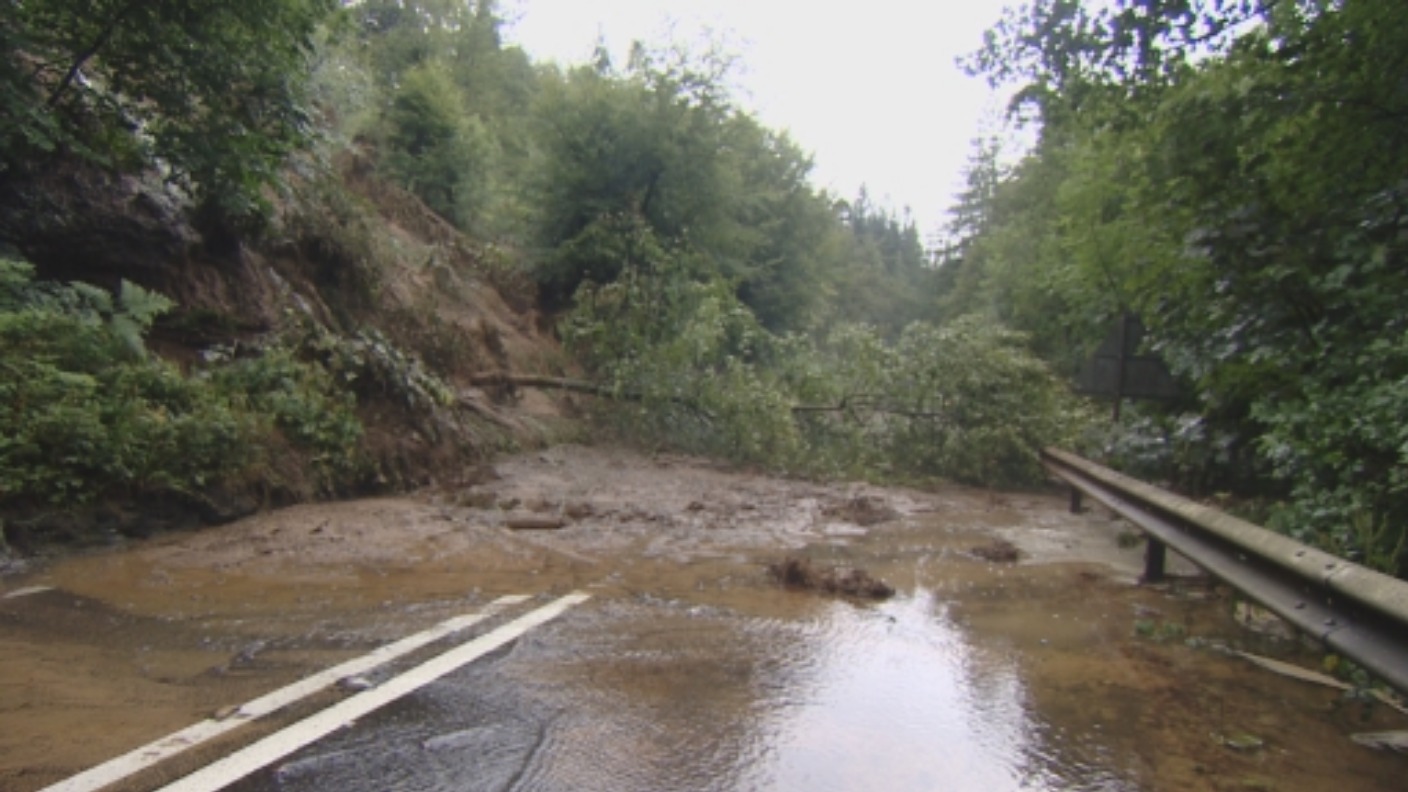 Flood warnings remain in place as more heavy rain forecast | ITV News ...
