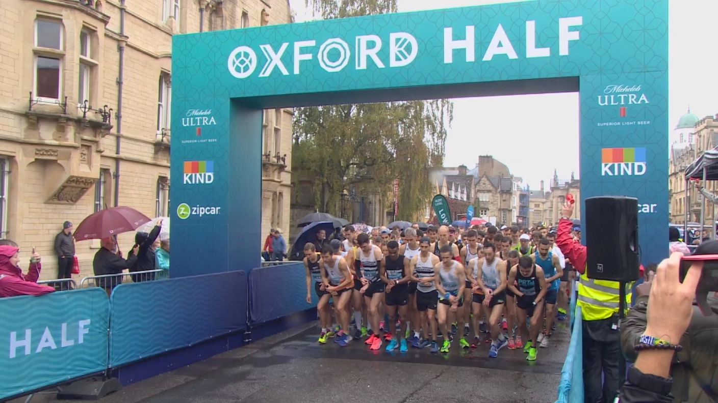 Oxford half marathon runners brave the elements ITV News Meridian