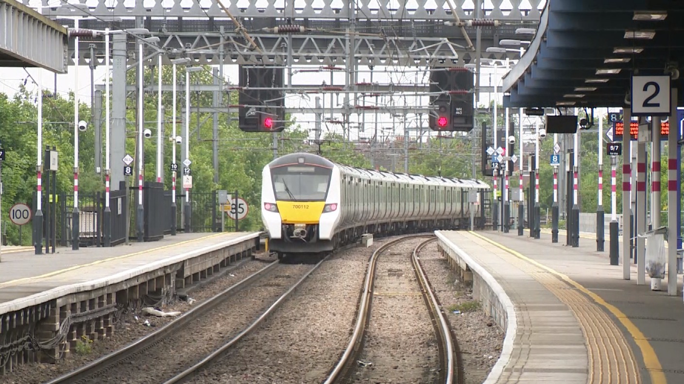 Thameslink drops 'unfair' plans to cut rail services at Luton | ITV ...