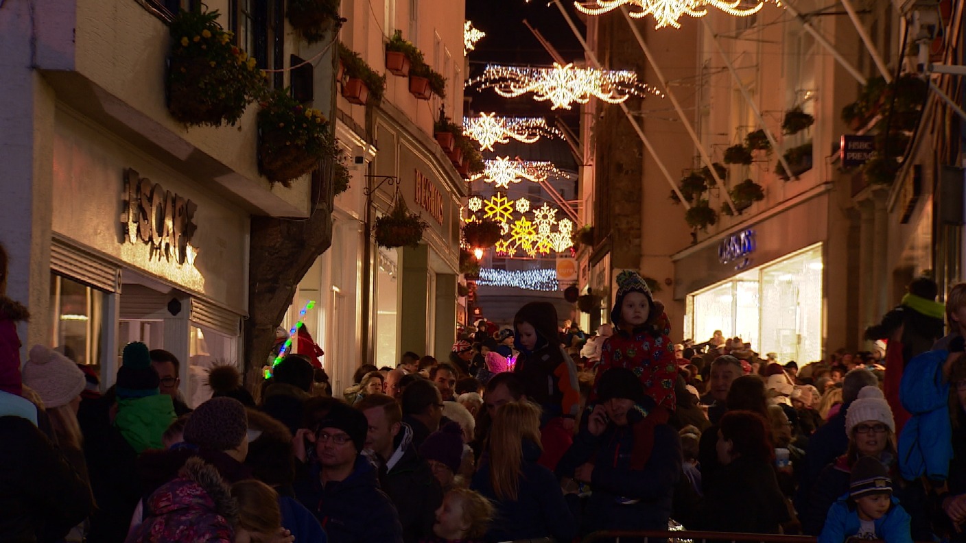 Guernsey town roads open for Christmas lights ITV News Channel