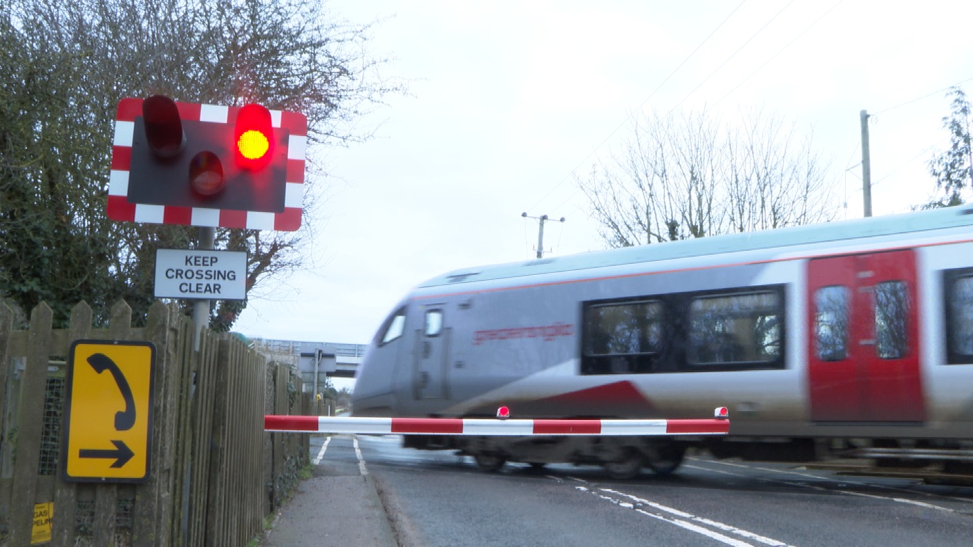 After Near Miss At Level Crossing In Norfolk Barriers Are Being Manually Operated Itv News Anglia