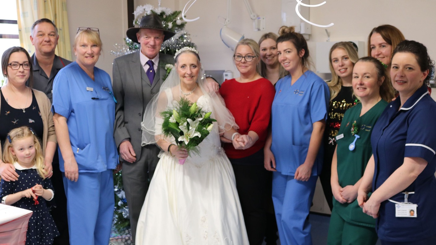 Terminally Ill Bride Marries Partner Of 21 Years In Hospital On Christmas Eve Itv News Wales