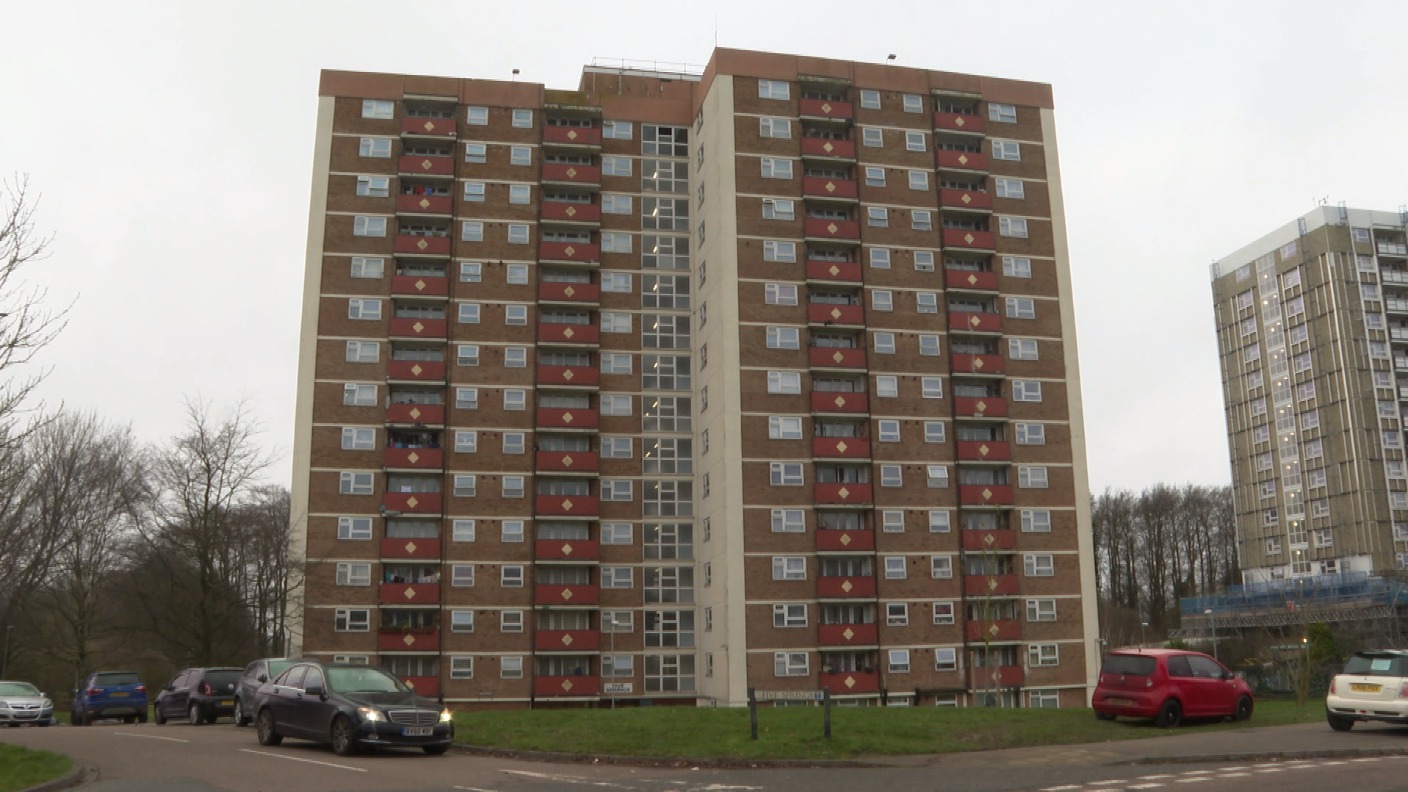 Two Teenage Boys Arrested After Block Of Flats Fire In Luton Anglia Itv News