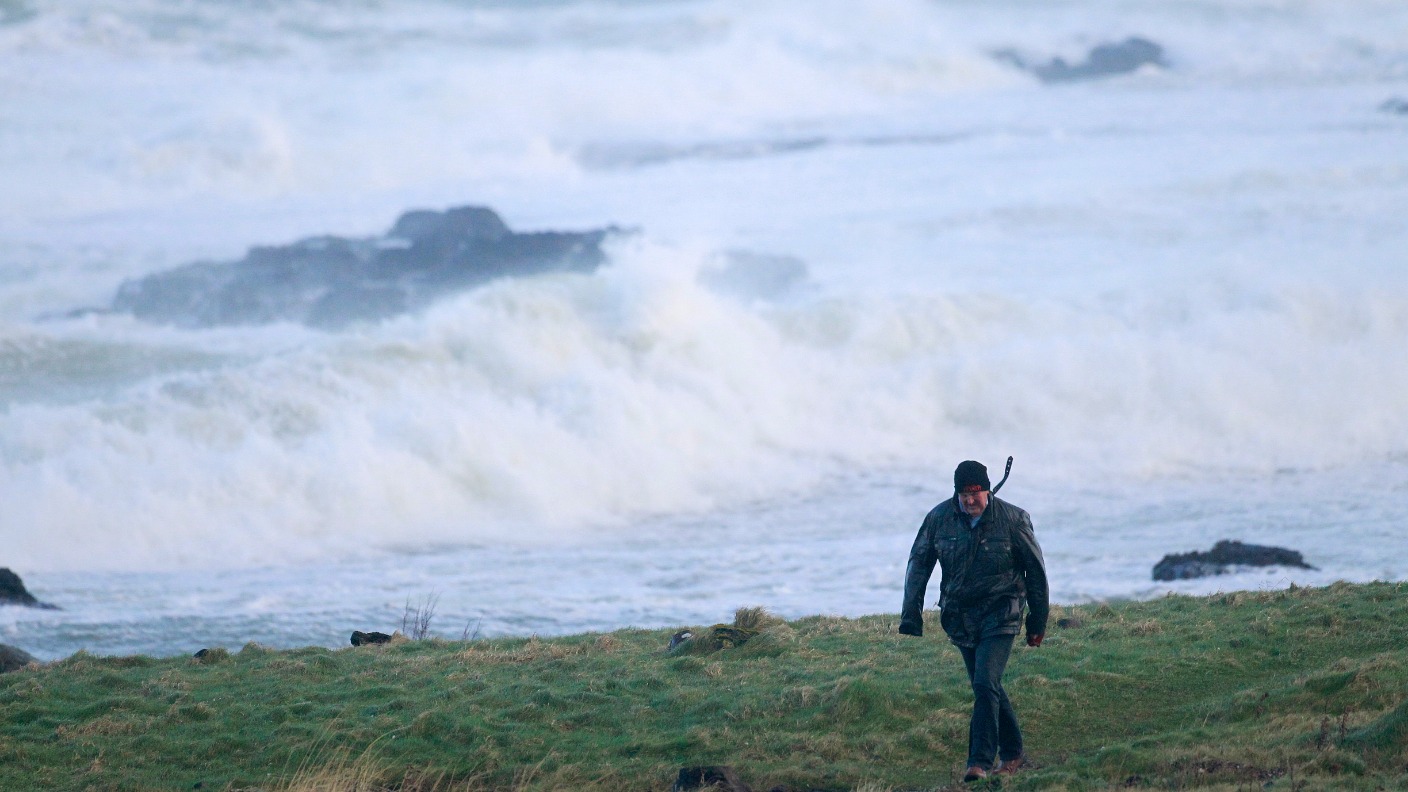 Storm Brendan Set To Batter The Island Of Ireland With Gusts Of Up To ...