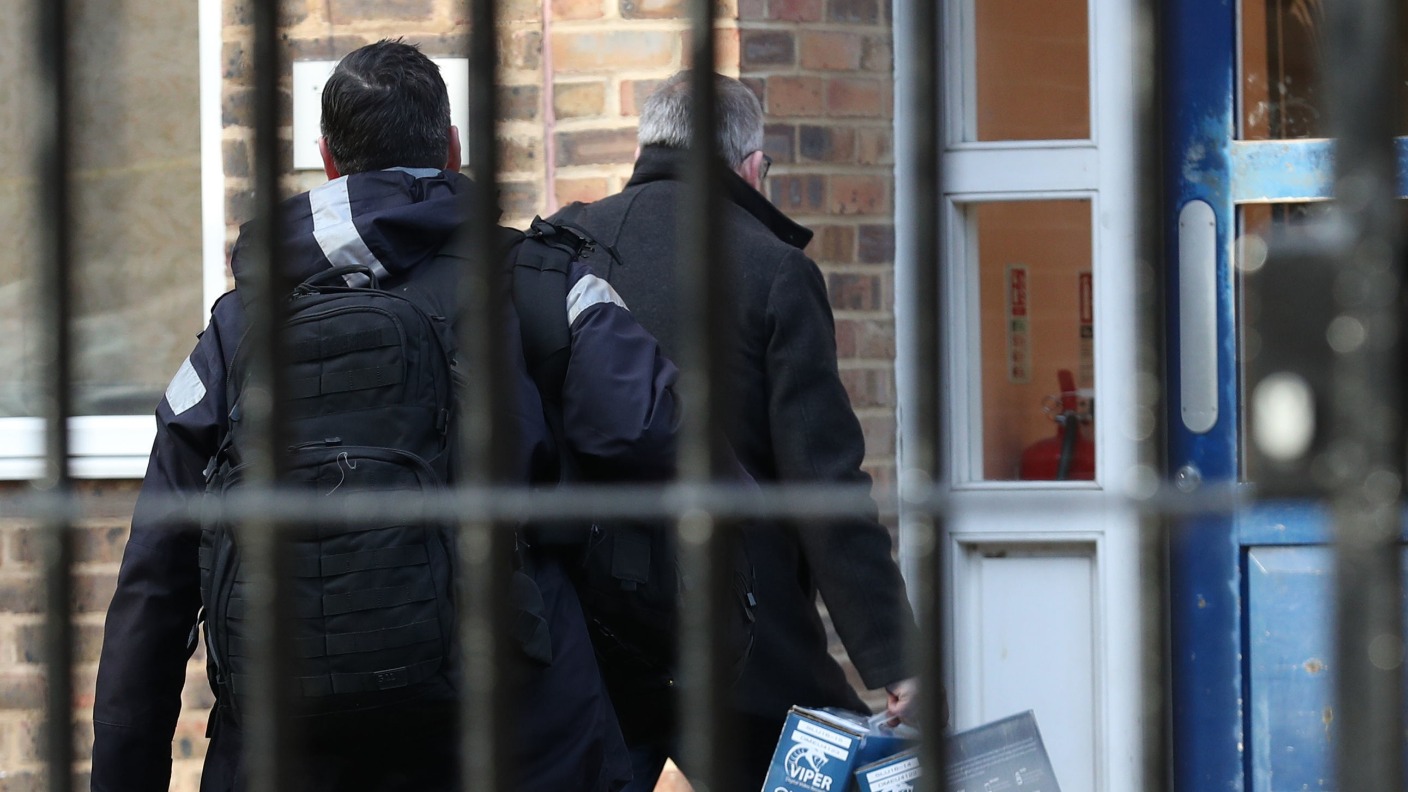 Police search hostel where Streatham knife attacker had been staying ...