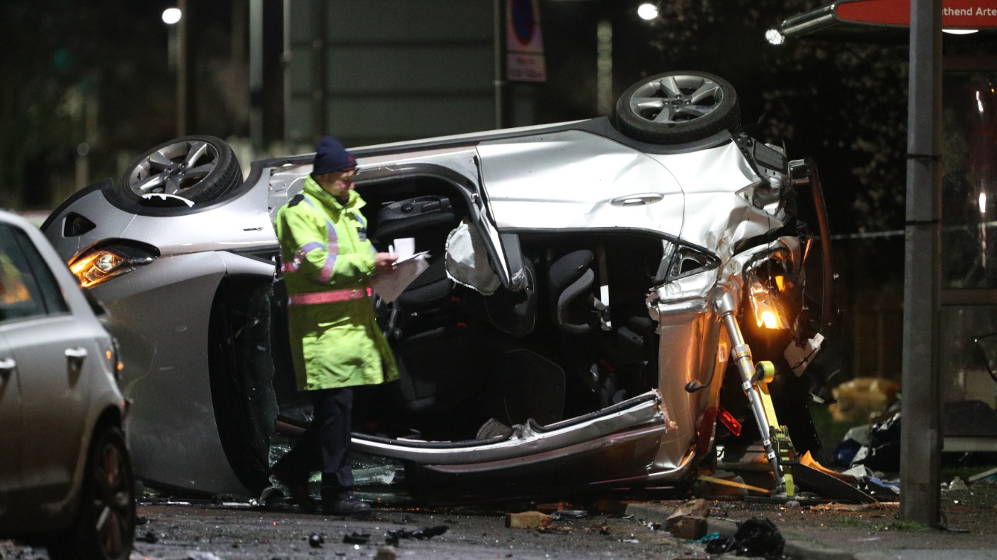 Two dead after seven vehicle crash in Essex | ITV News London