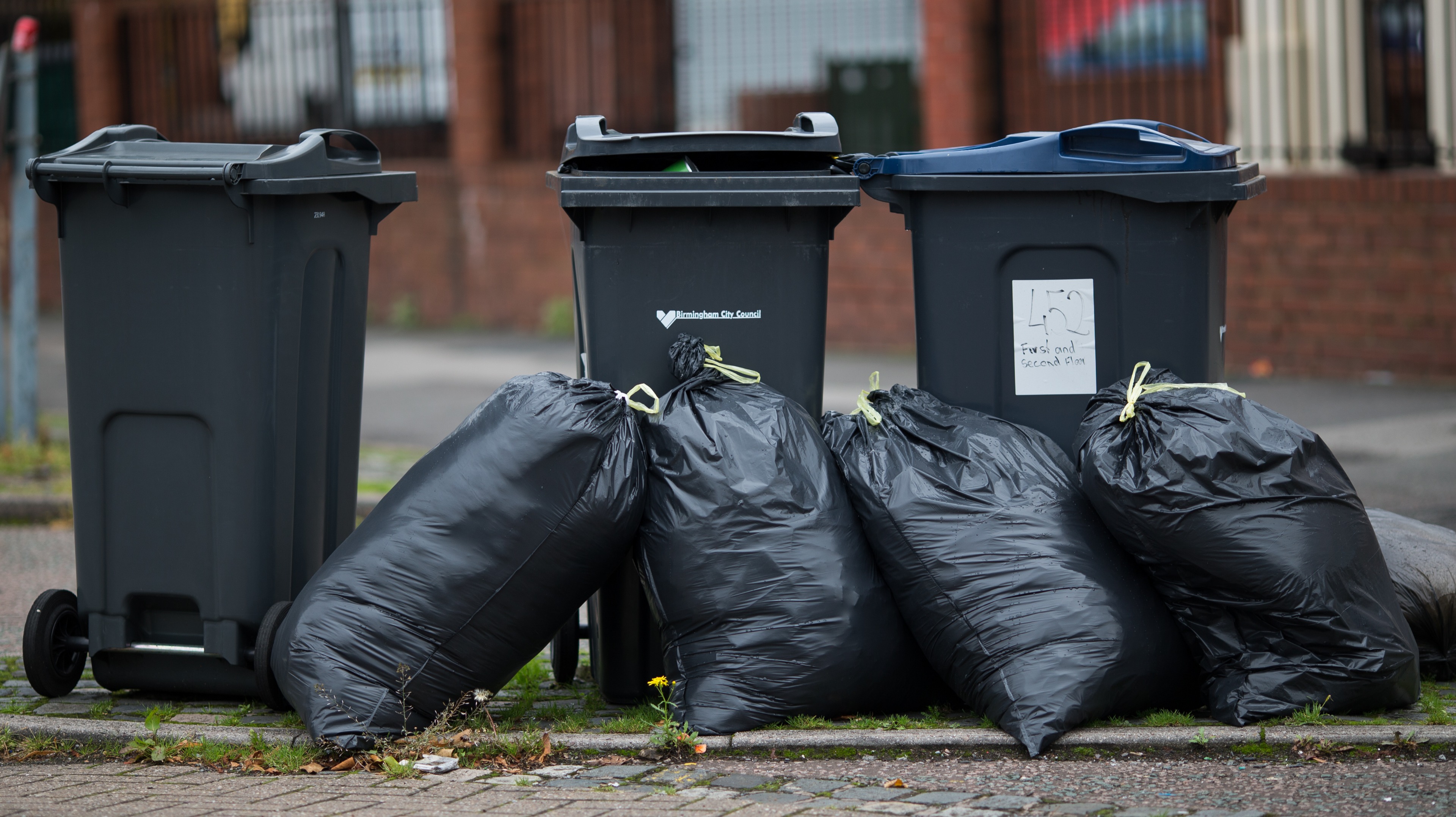 birmingham-bin-collectors-terrified-of-spreading-coronavirus-itv