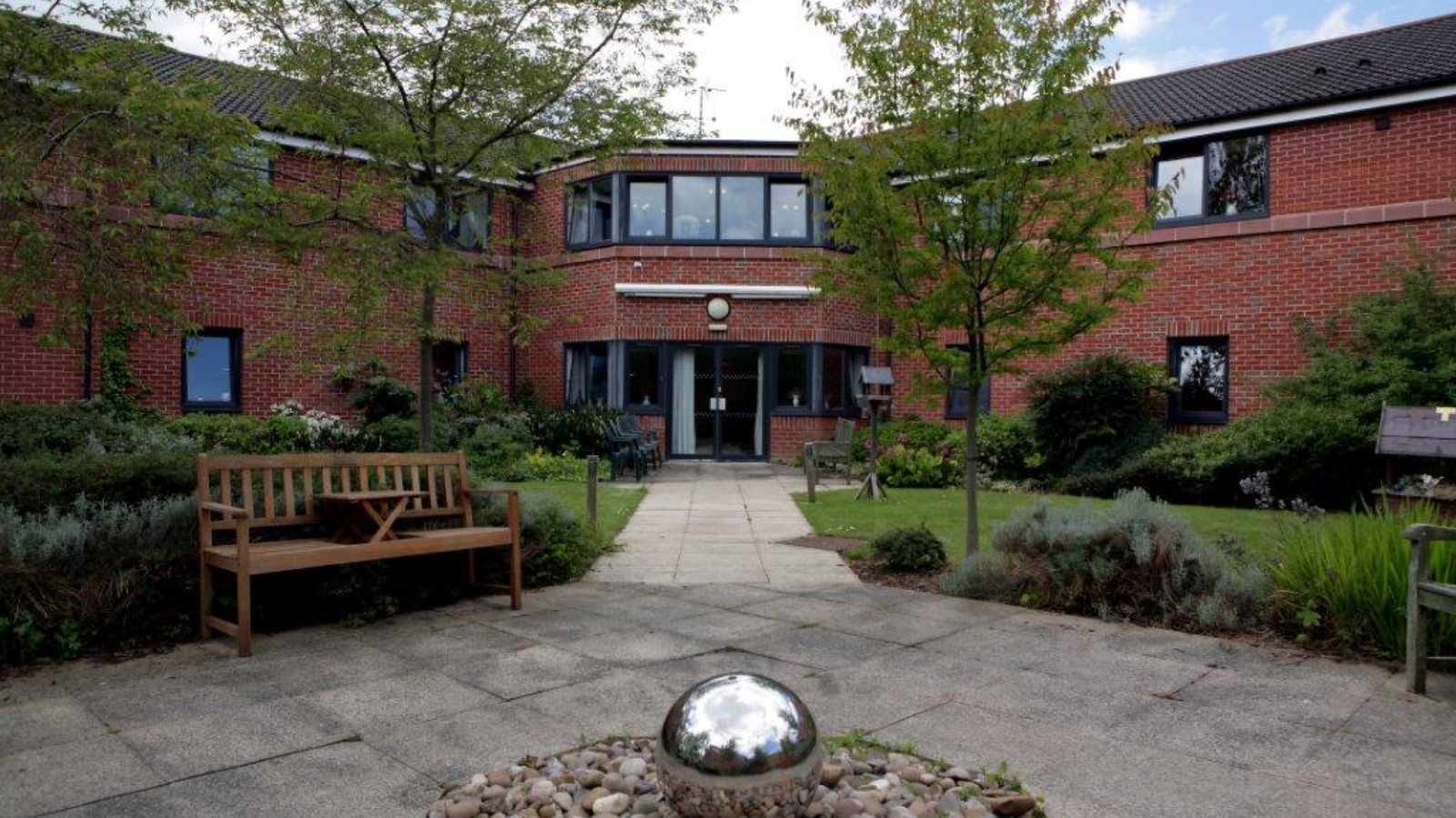 Community helps care home in Hackenthorpe after outdoor furniture