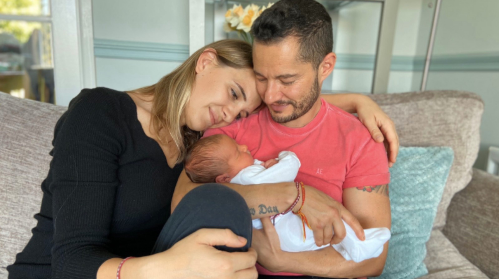 Transgender couple Hannah and Jake Graf celebrate birth of first child ...