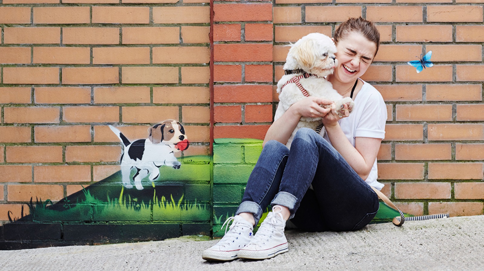 Maisie Williams adopting dog