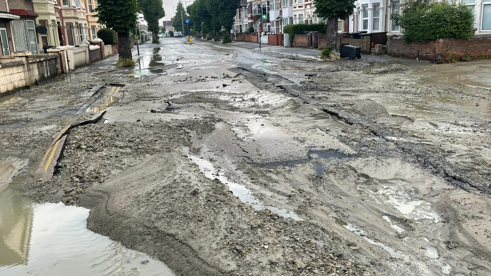 Key route in Swindon to be closed for days as burst main sparks major