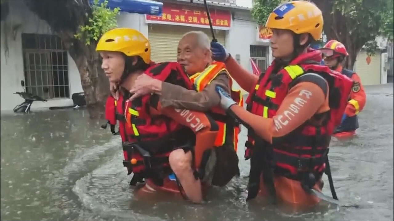 China: Thousands evacuated as massive floods batter Guangdong province