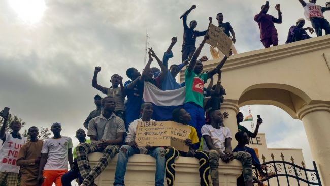 Supporters of Niger's ruling junta gather at the start of a protest in Niamey.