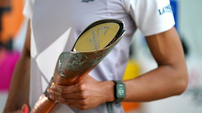 100522 QUEEN's BATON PA