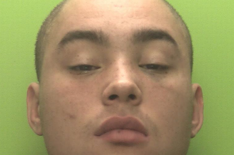 Man barges into home and stabs woman in the shoulder in Mansfield