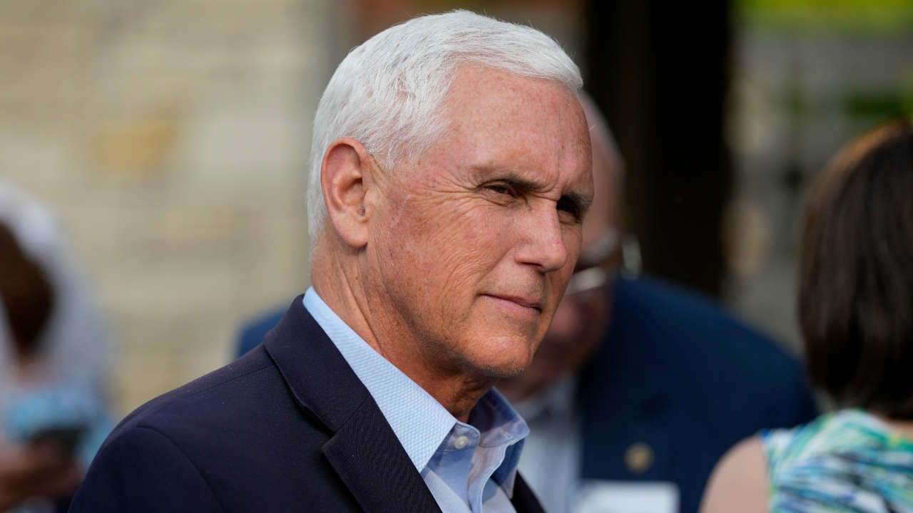 Mike Pence to rival Donald Trump for US presidency