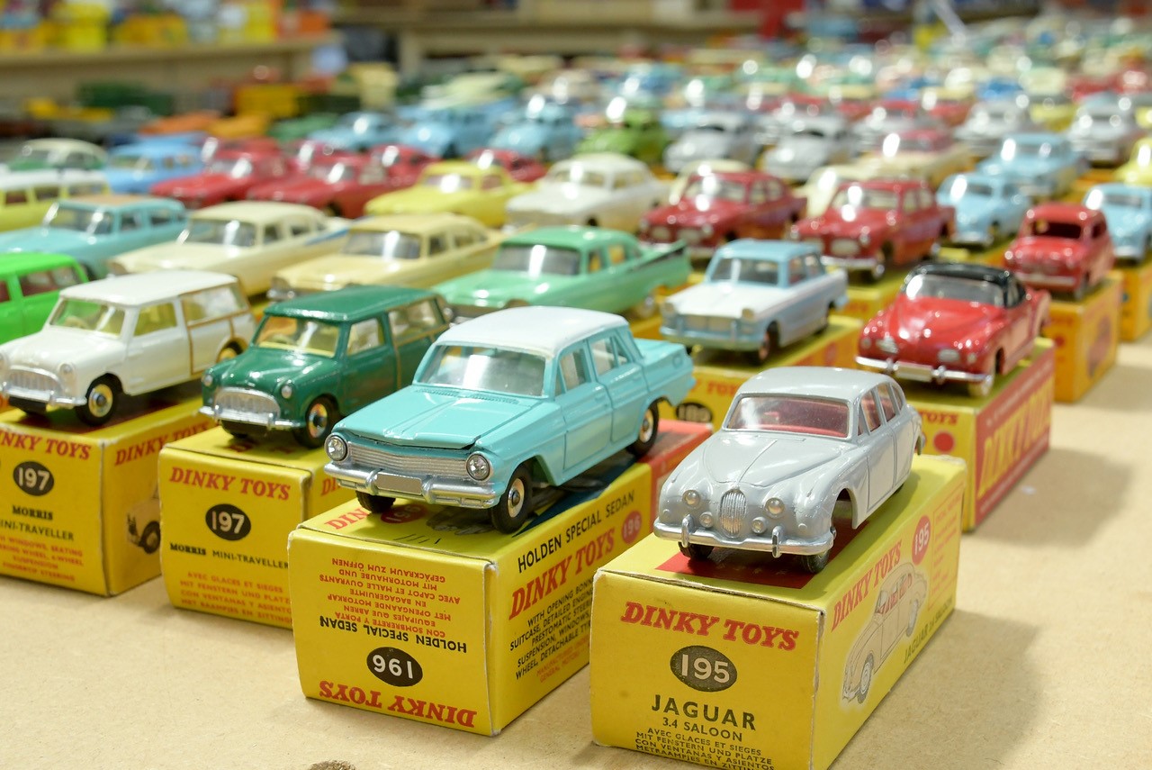 Rare Dinky toy collection fetches £150k at Devon auction - BBC News