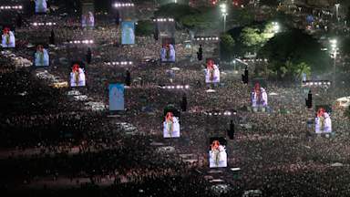 Free Shakira concert draws crowds of two million to Brazil beach