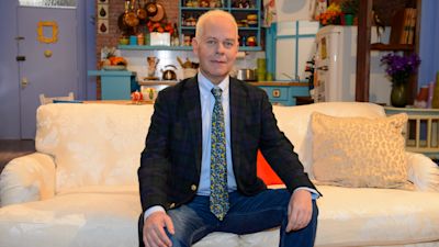 James Michael Tyler Friends Star Who Played Gunther Dies From Cancer Aged 59 Itv News