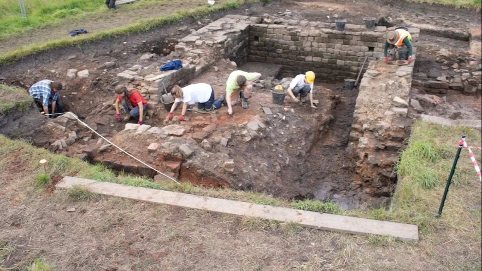 Excavations Rome Team Excavation showcases Hadrian's Wall history giving glimpse to life on ...