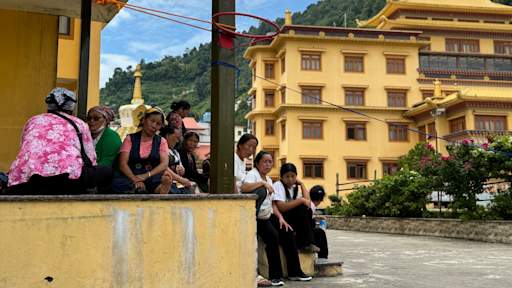 Nepal-China floods: Death toll passes 1,000 as hundreds still trapped in tunnels