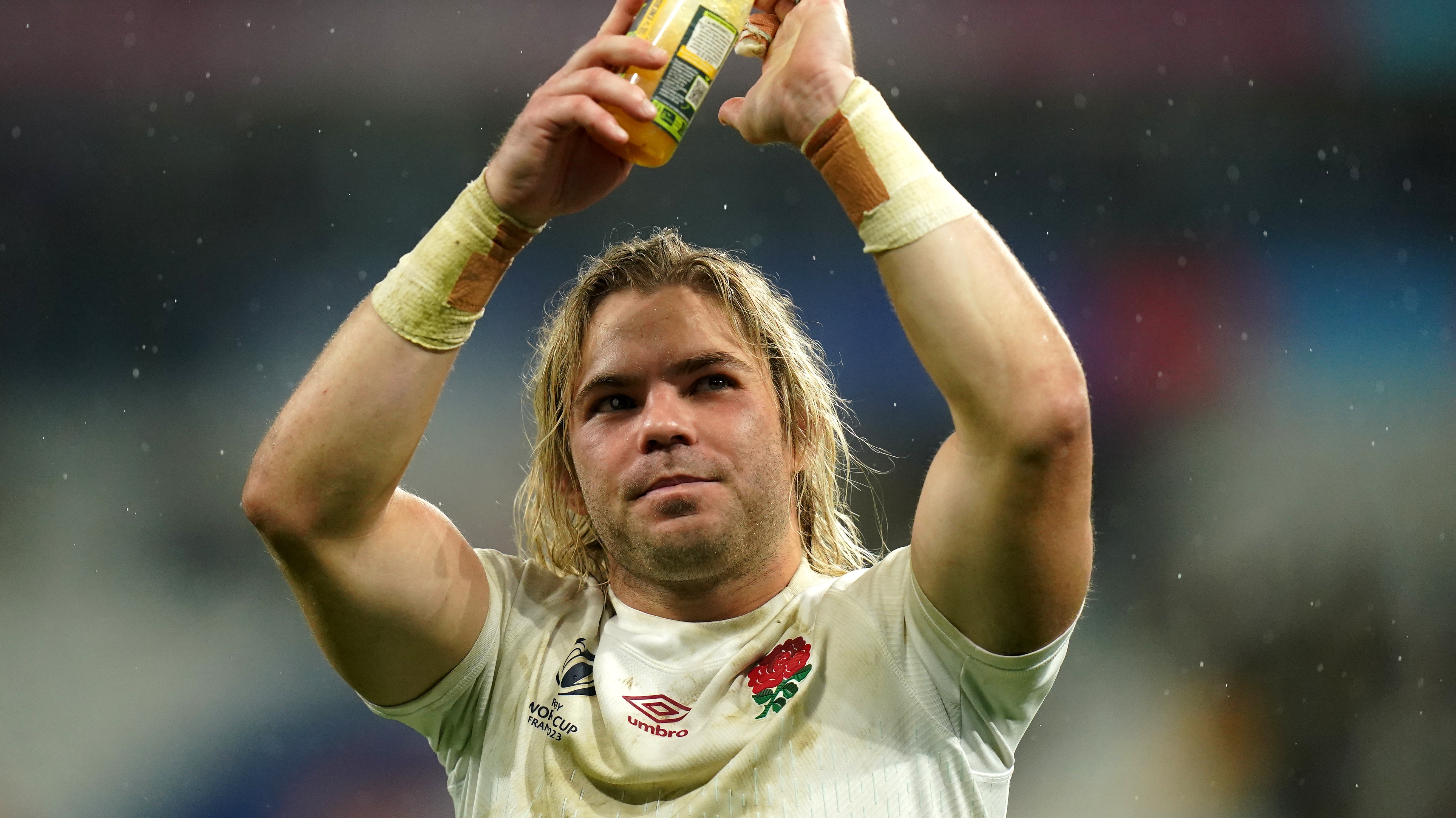South Africa's Faf De Klerk applauding the crowd after swapping shirts with England's Danny Care.