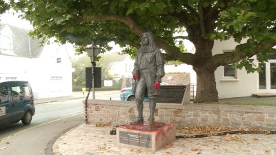 George Carteret statue being covered in red paint.