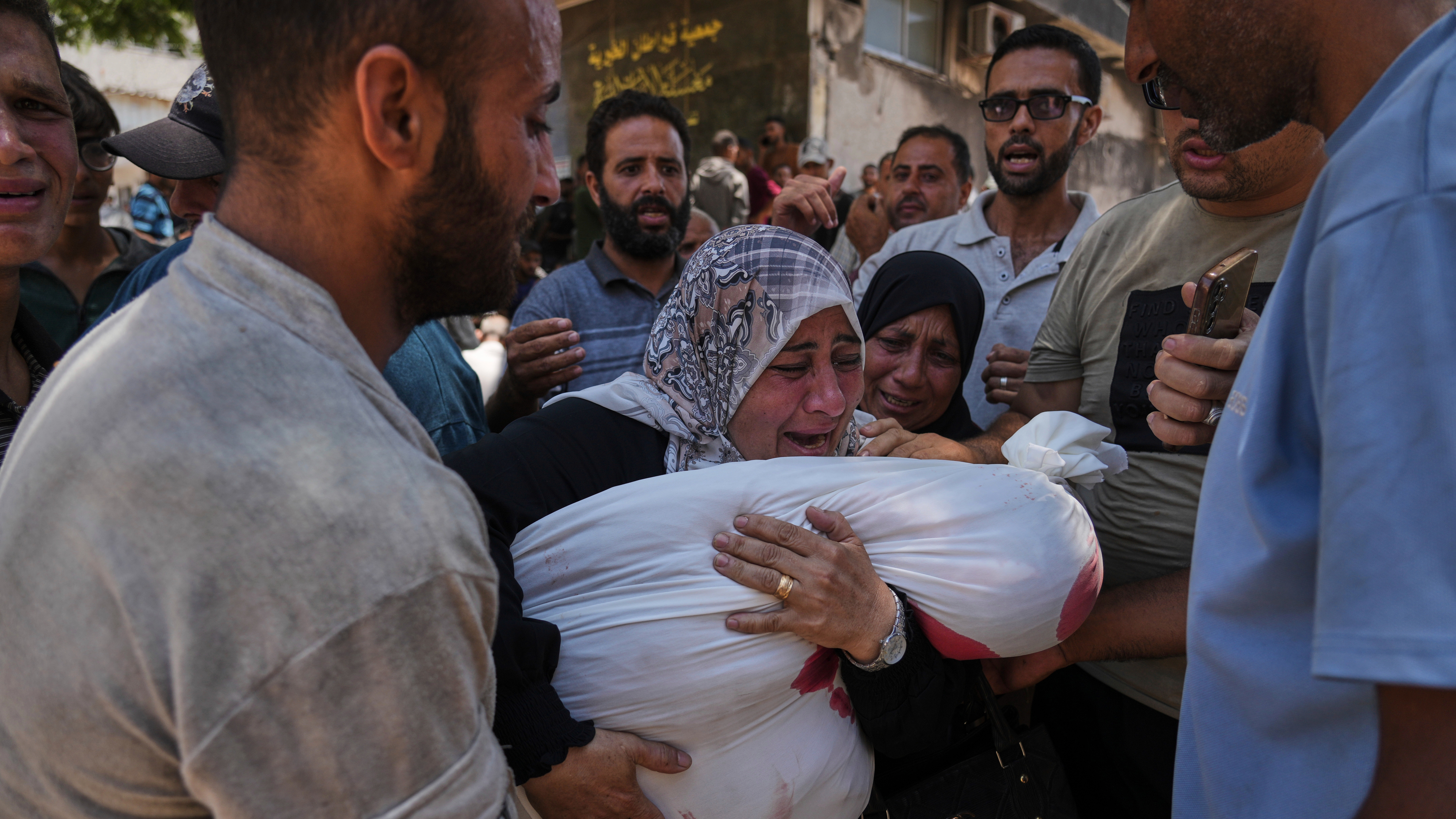 Israeli forces kill at least 85 Palestinians seeking aid, health ministry says