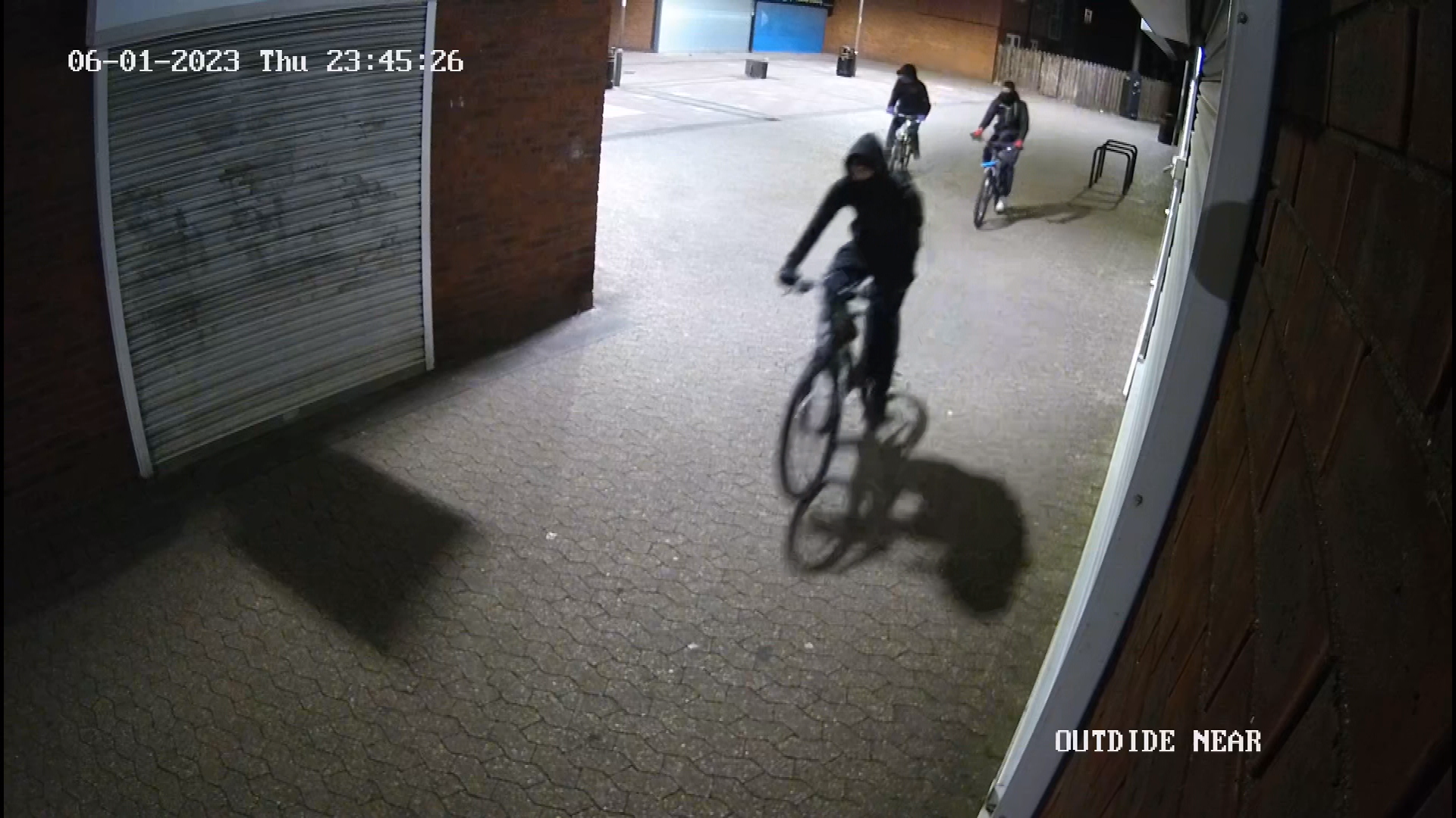 Police issue CCTV over robbery by gang of teenagers who attacked man in ...