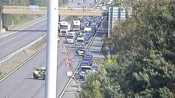 Man arrested after lorry driver dies in M5 crash between Tewkesbury and ...
