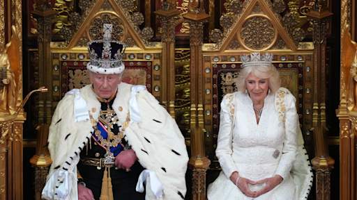 King lays out government's agenda amid Starmer leadership crisis