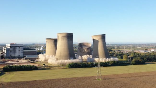 Eggoborough cooling towers come down