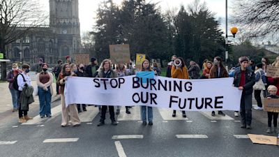 Youth Strike 4 Climate block bristol streets 150122