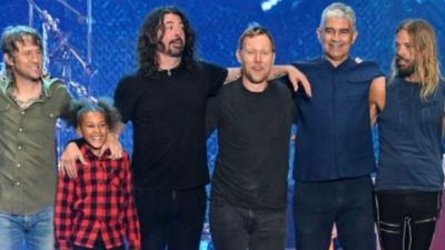 Nandi Bushell with the Foo Fighters.