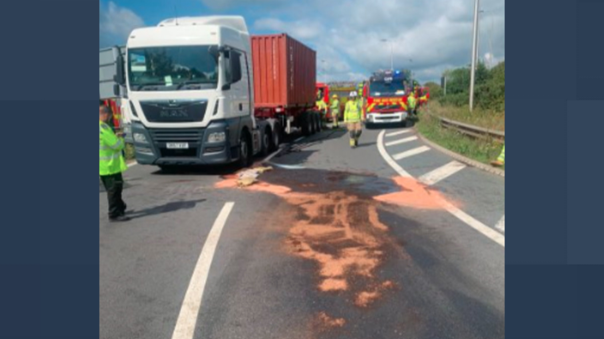 M27 slip road closed due to large diesel spill ITV News Meridian