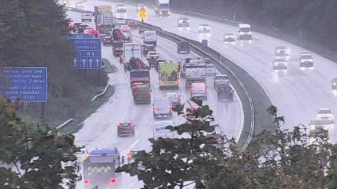 Heavy traffic on M4 after Bridgend crash and broken down lorry