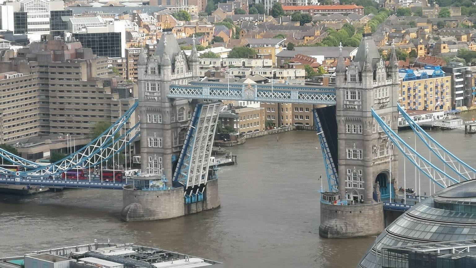 Technical fault leaves London's Tower Bridge stuck open  | ITV News