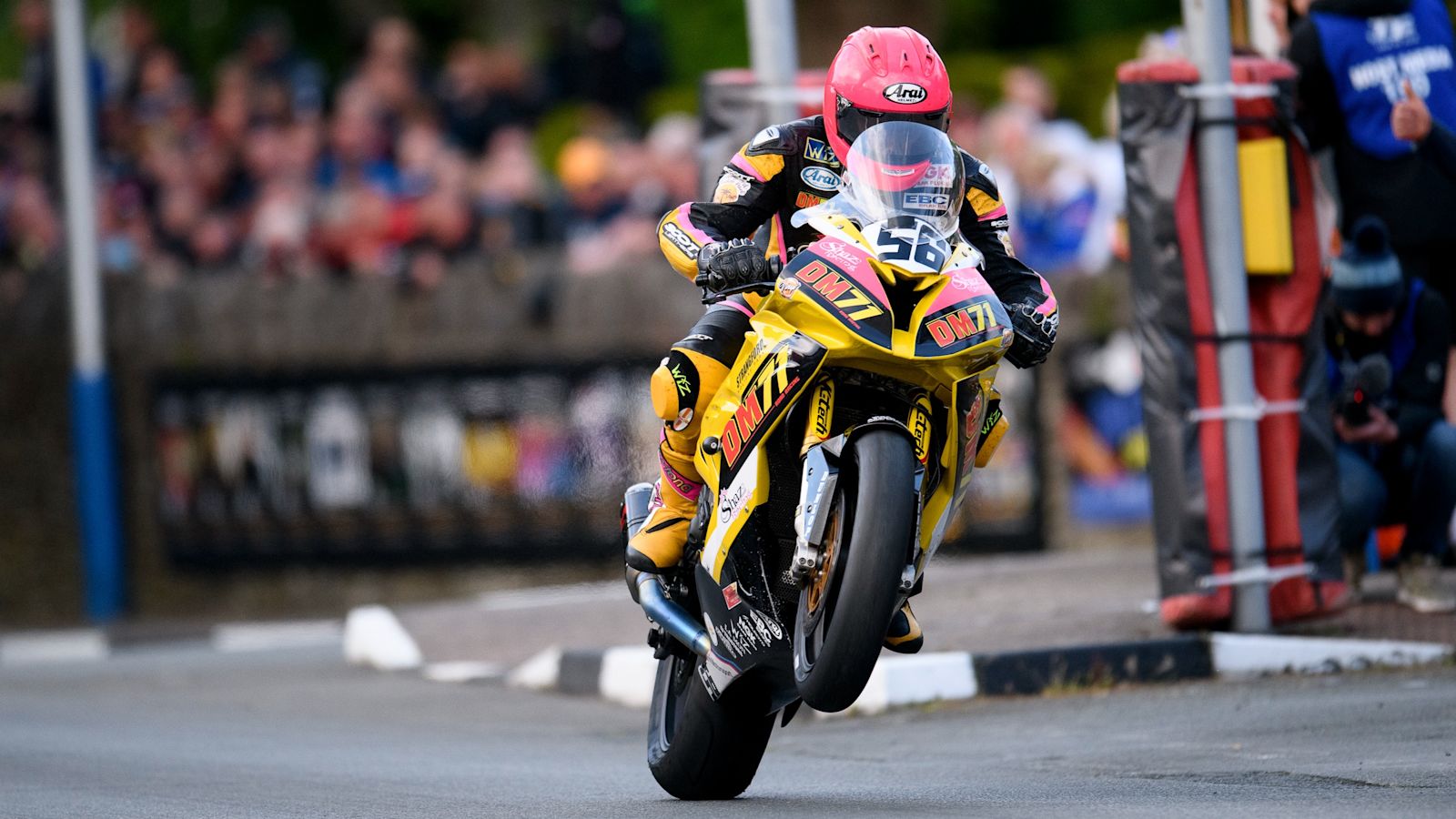Dead Tt Rider 'Highly experienced' TT rider Davy Morgan dies during second race day ...