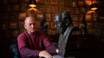 Capt Sir Tom Moore Honoured With Sculpture Anglia Itv News