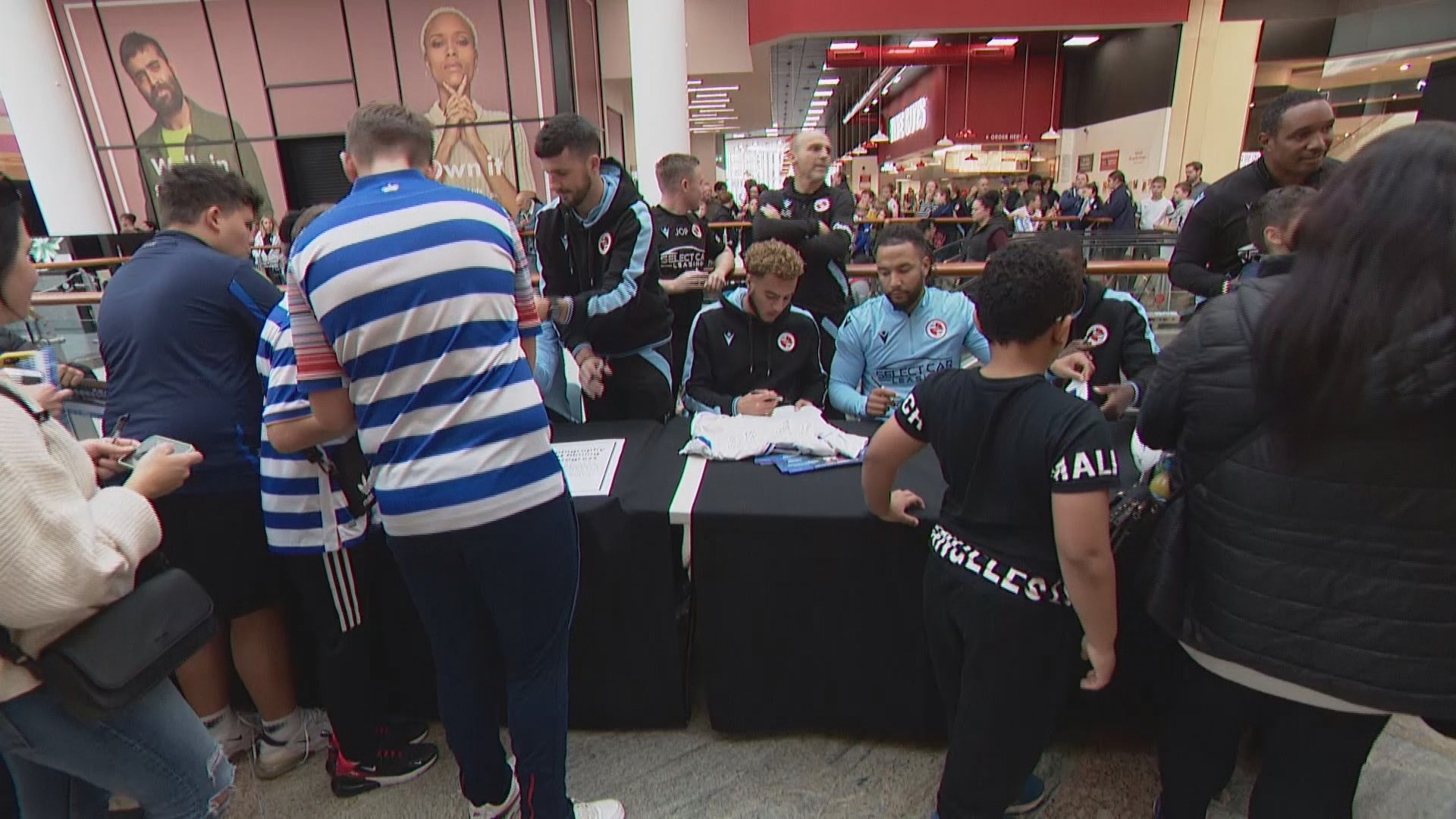 hundreds-of-fans-queue-up-to-grab-an-autograph-and-selfie-with-reading